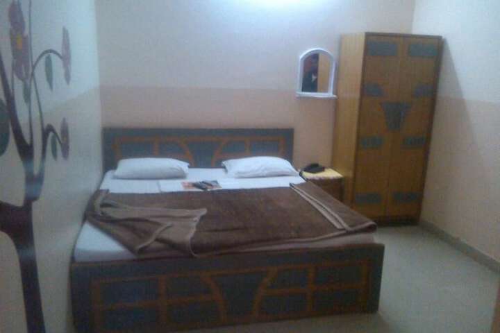 Room 19 of 38