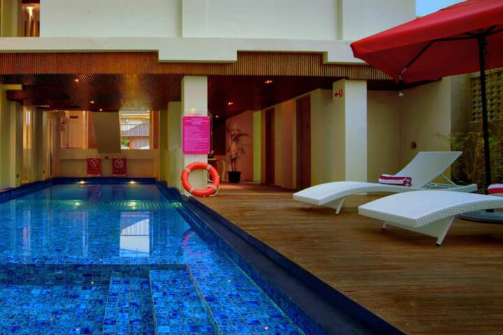Pool Hotel