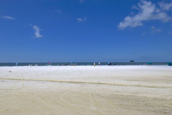 Beach 19 of 82