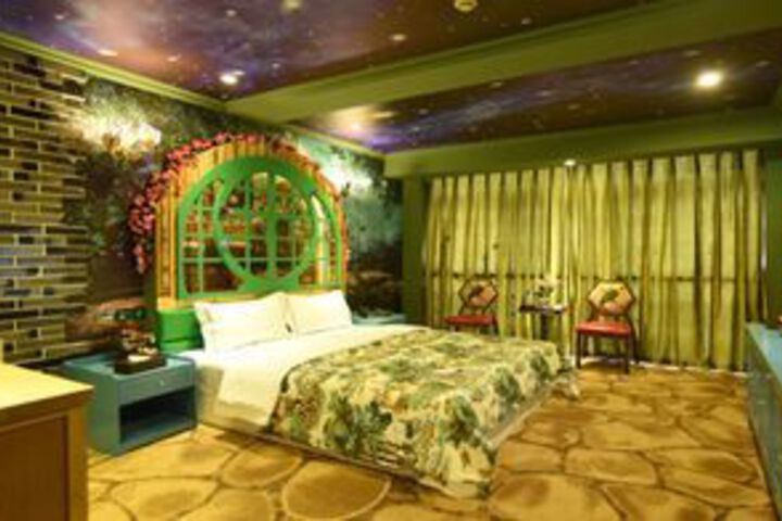 Room 15 of 21