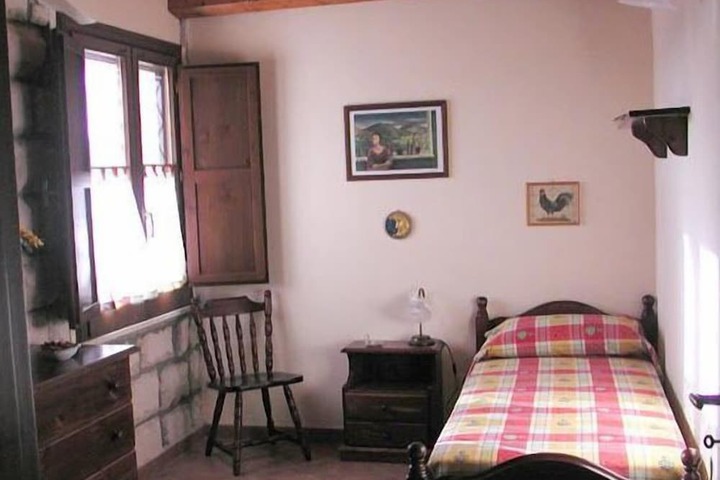 Room 4 of 65