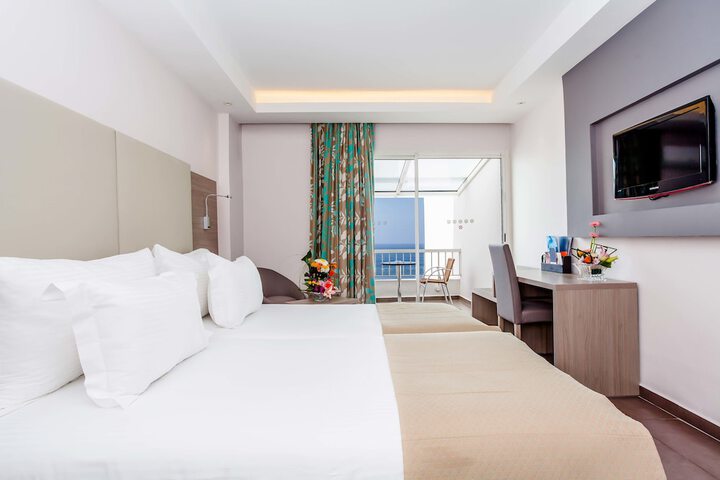 Room 18 of 184