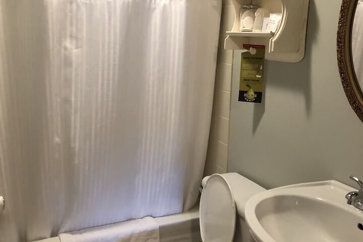 Room 30 of 44