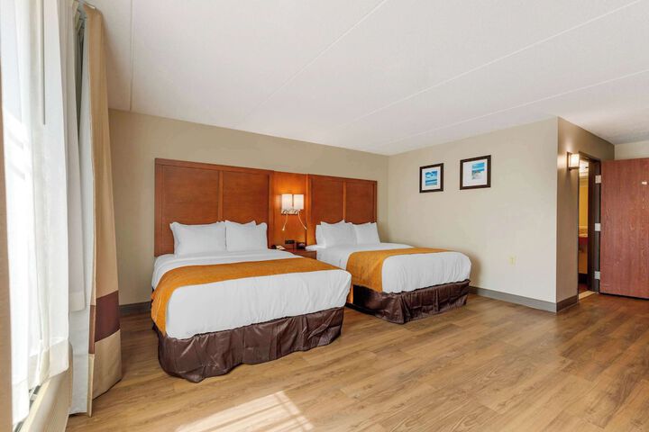 2 Queen Beds Accessible (5 of 17)