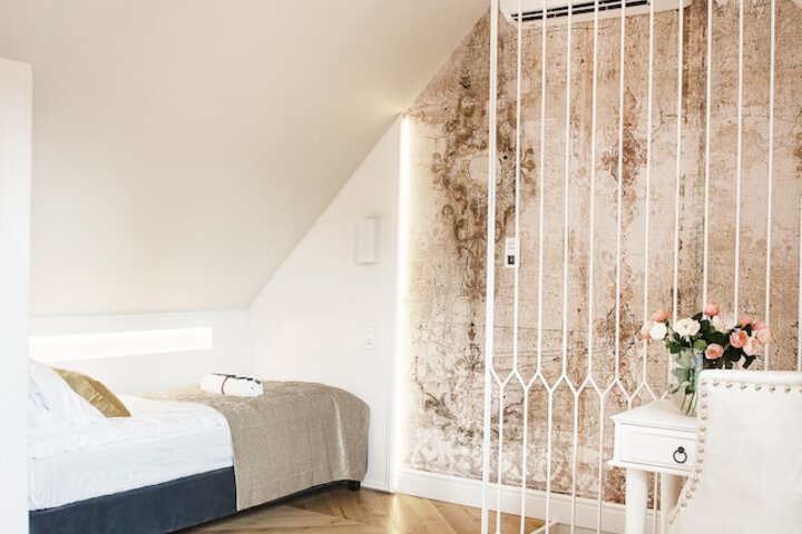 Room 4 of 55