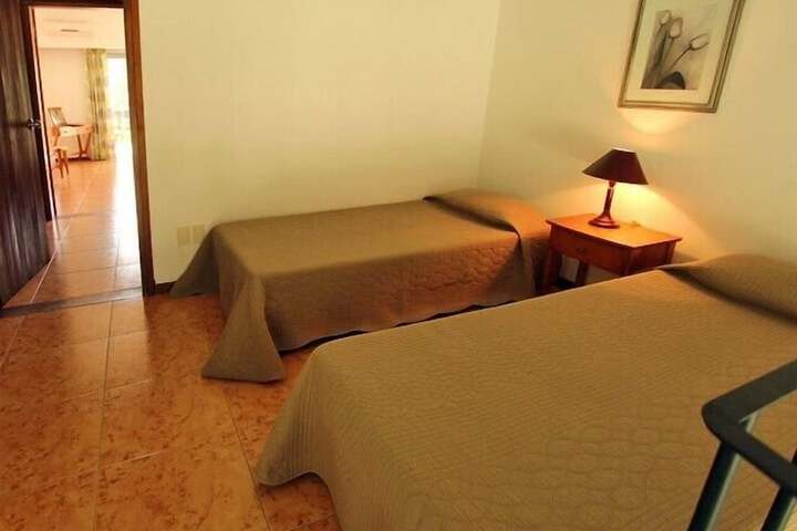 Room 32 of 166