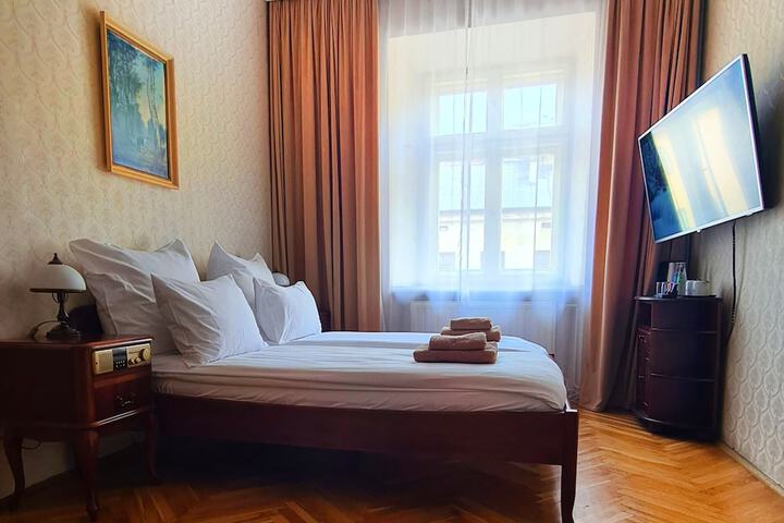 Room 37 of 98