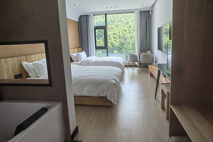 Room 43 of 159
