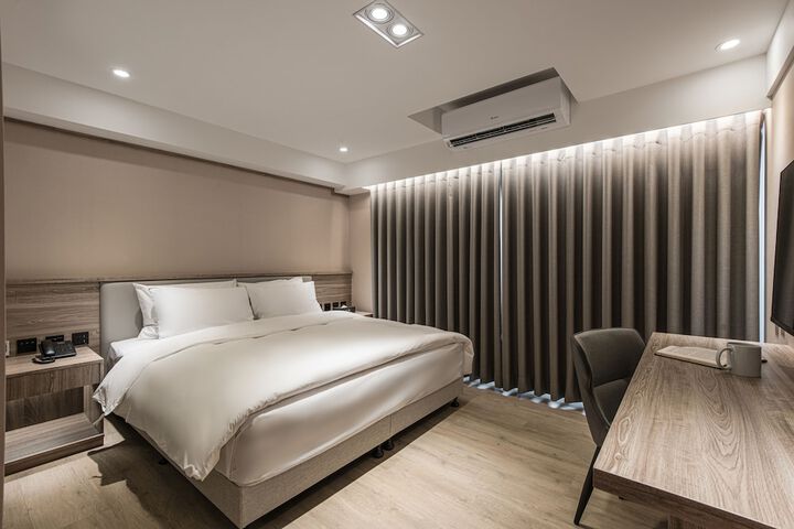Room 18 of 145