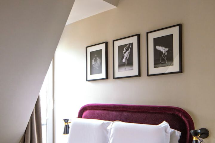 Room 32 of 89