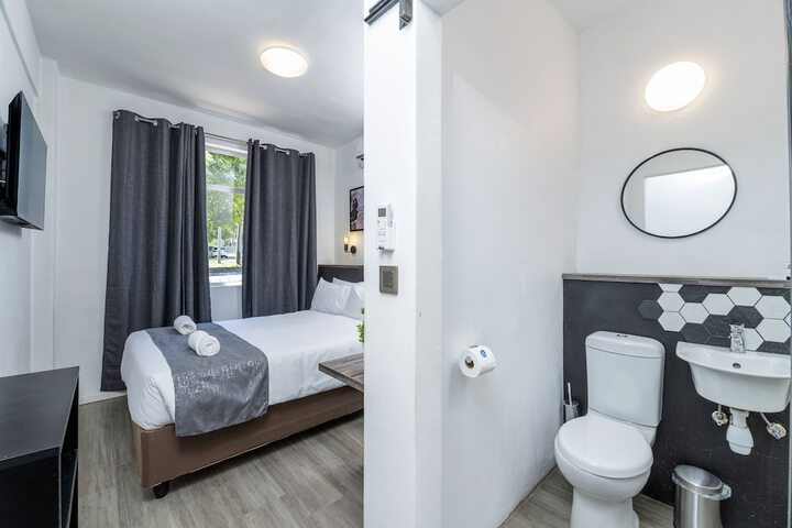 Room 7 of 42