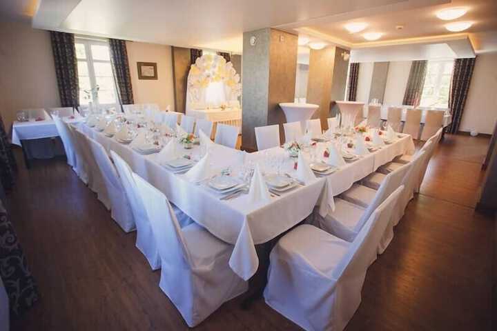 Ballroom/Hall 17 of 24