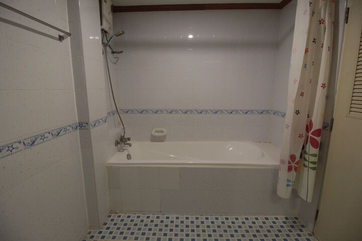 Room 16 of 30