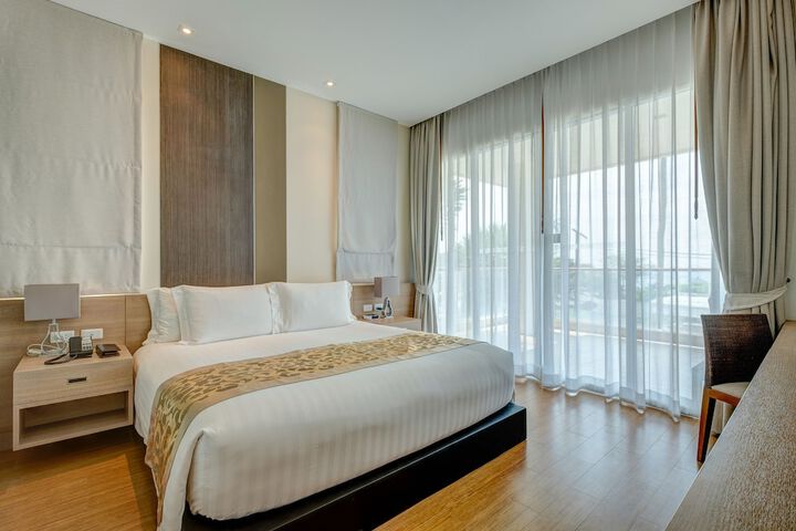 Room 4 of 106