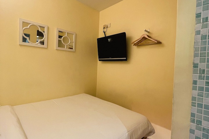 Room 17 of 34