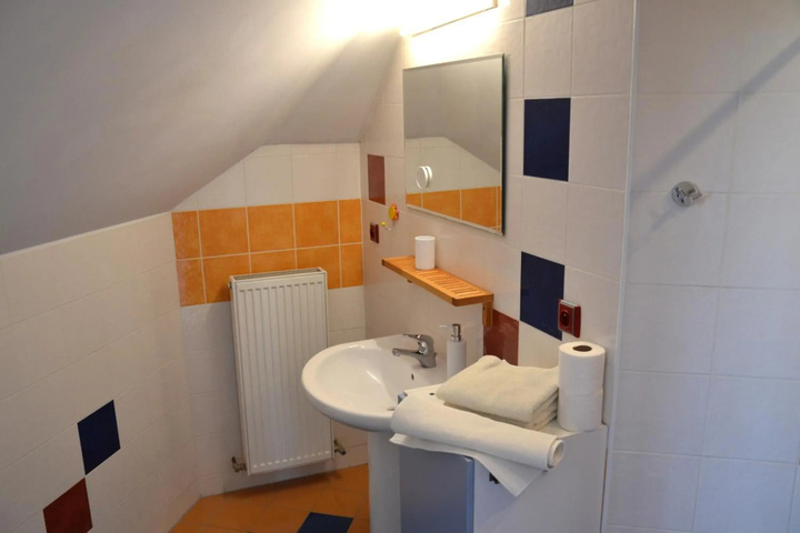 Room 8 of 20