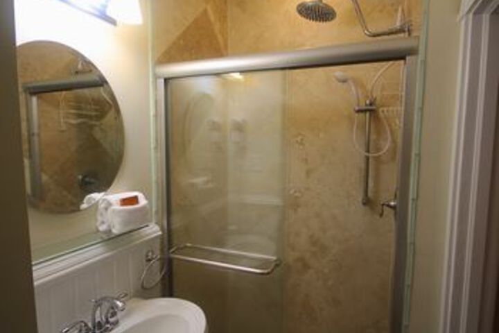 Room 18 of 120