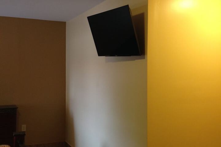 Standard Room, King or Two Doubles (4 of 12)