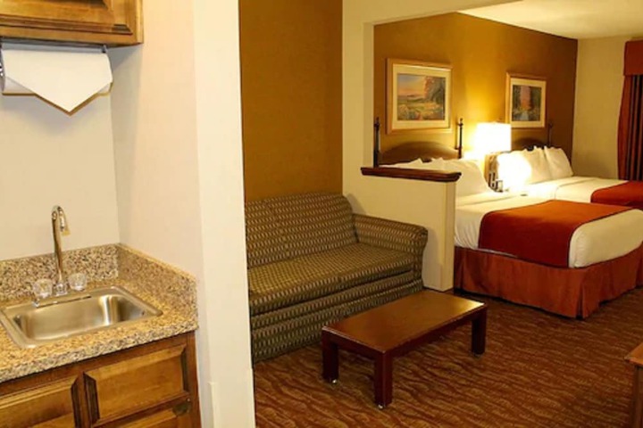 Room 10 of 21