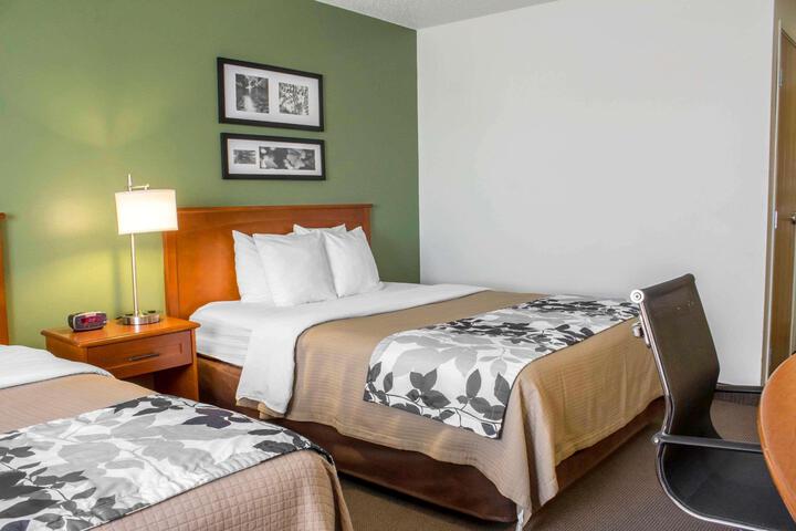 2 Queen Beds (1 of 7)
