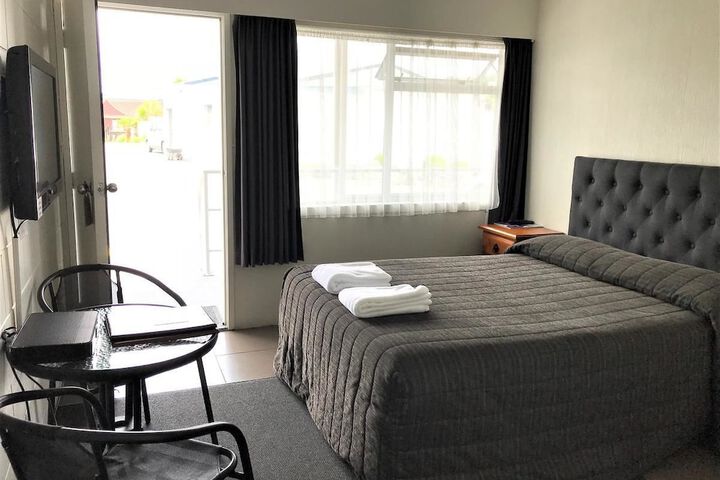 Room 6 of 50