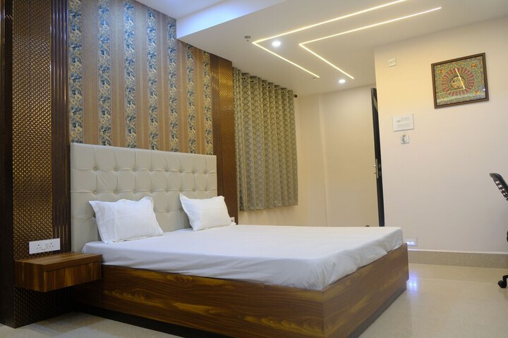Room 3 of 37