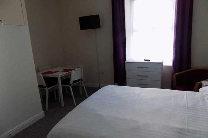 Room 10 of 24