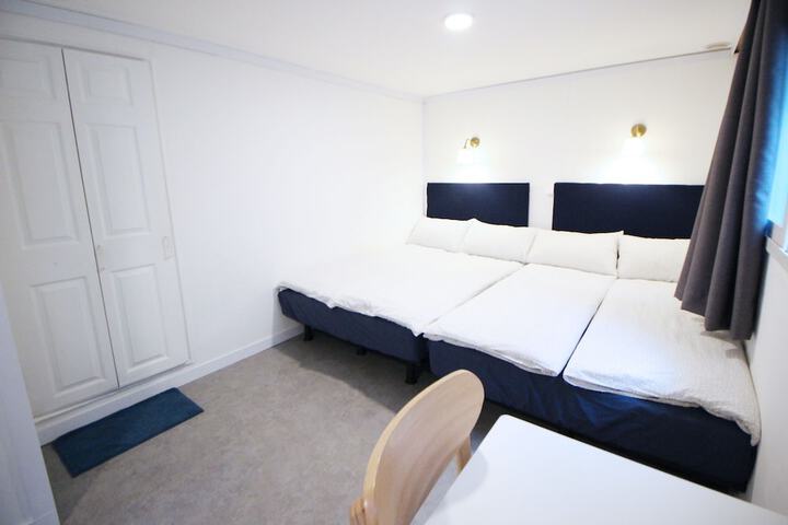 Room 8 of 178