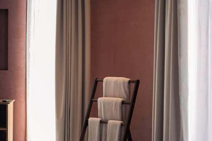 Room 28 of 136