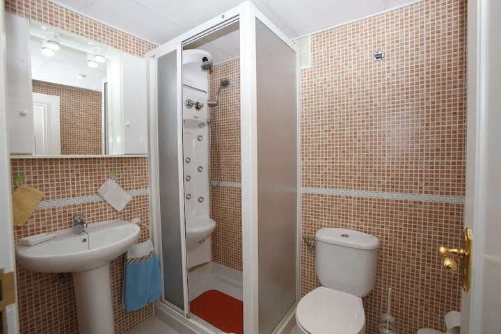 Room 8 of 15