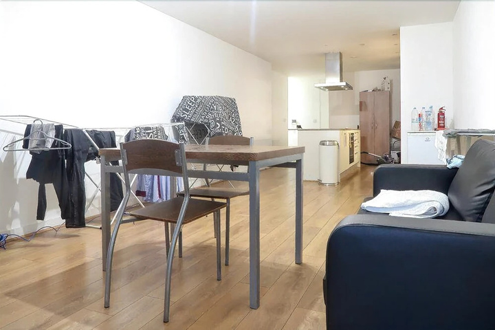 Room 4 of 12