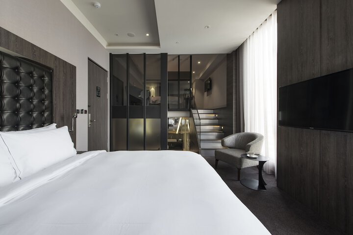 Room 12 of 82