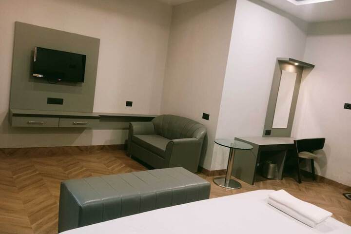 Room 10 of 37