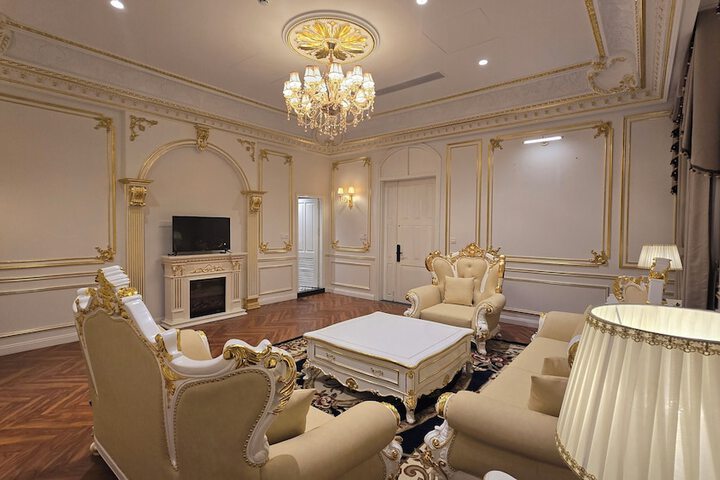 Room 3 of 99
