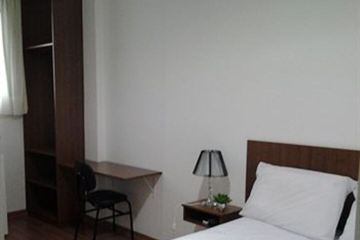 Room 10 of 18