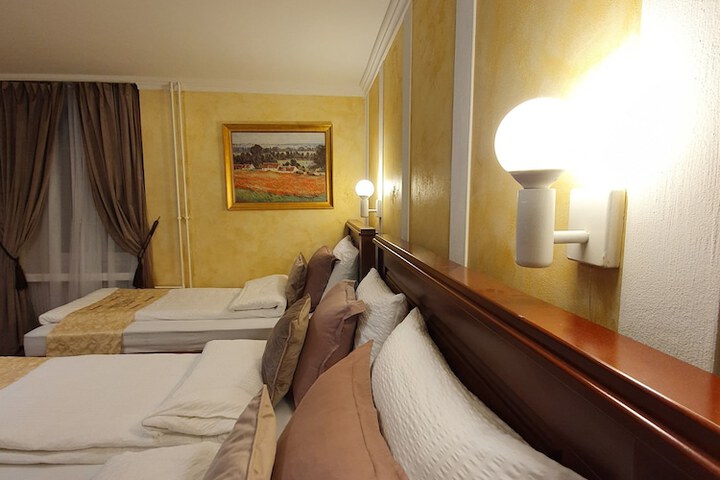 Room 31 of 266