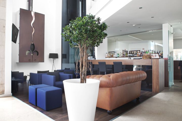 Lounge 87 of 105
