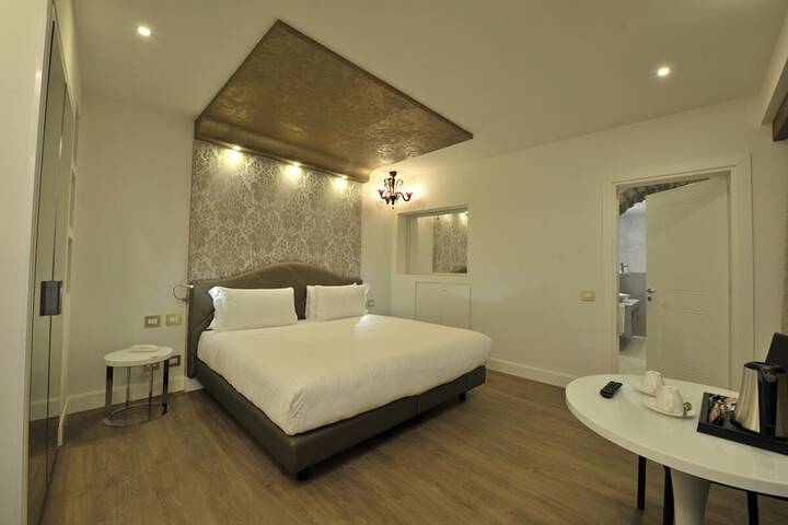 Room 11 of 34