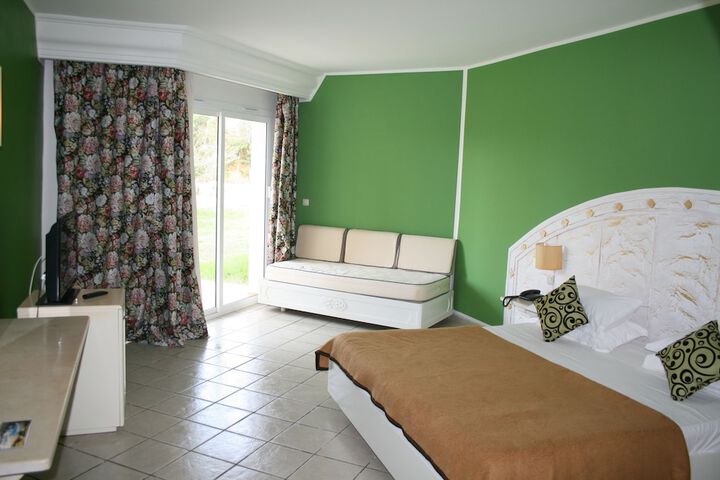 Room 8 of 116