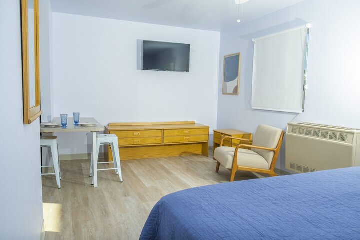 Room 6 of 19