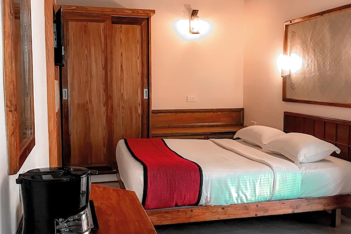 Room 13 of 33