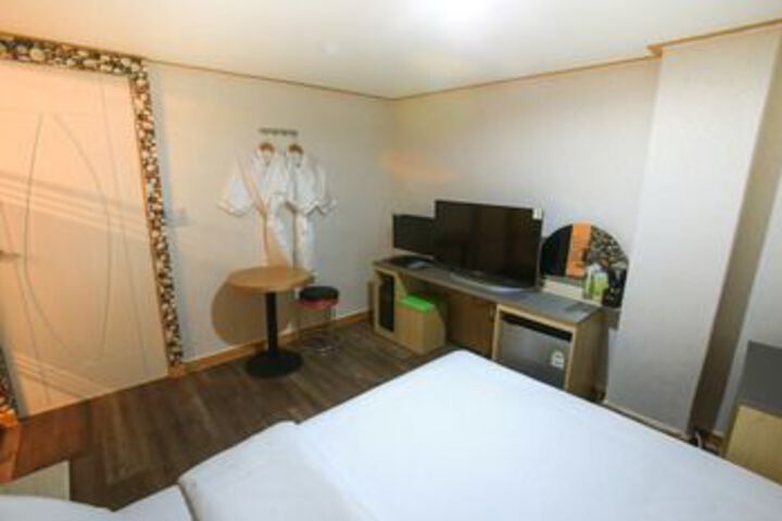 Room 19 of 37