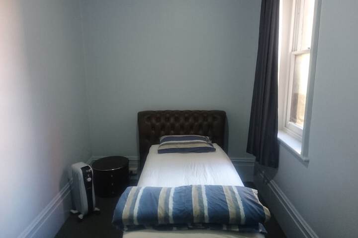 Room 25 of 68
