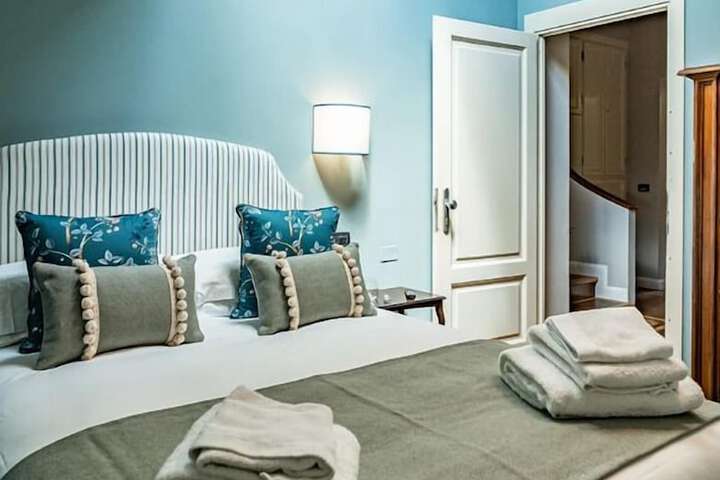 Room 10 of 49