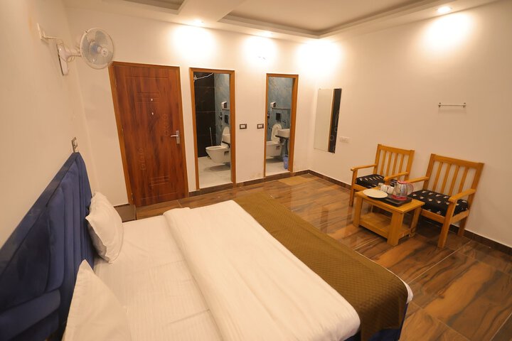 Room 5 of 28