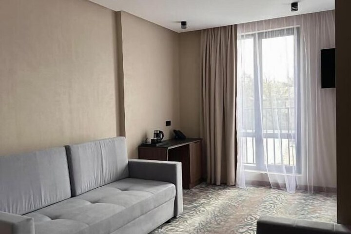 Room 15 of 33