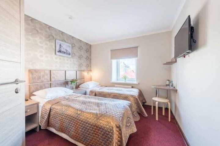 Room 6 of 33