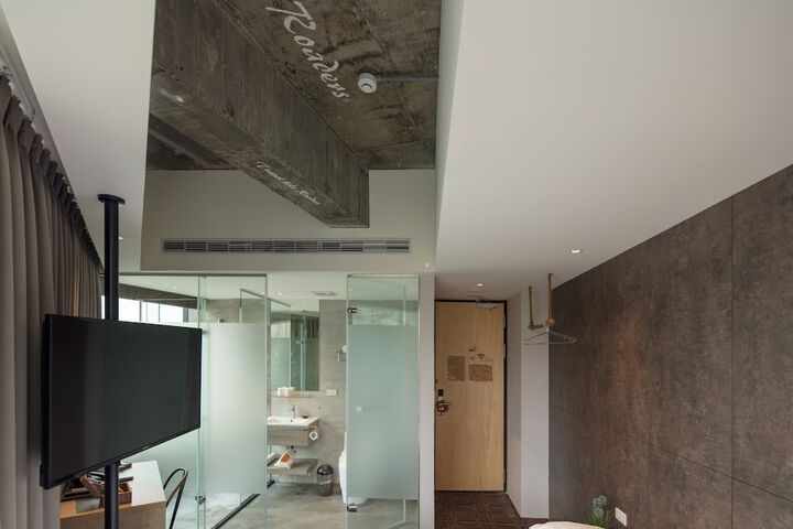 Room 63 of 76