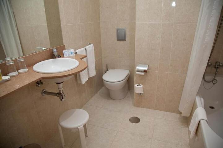 Room 70 of 105