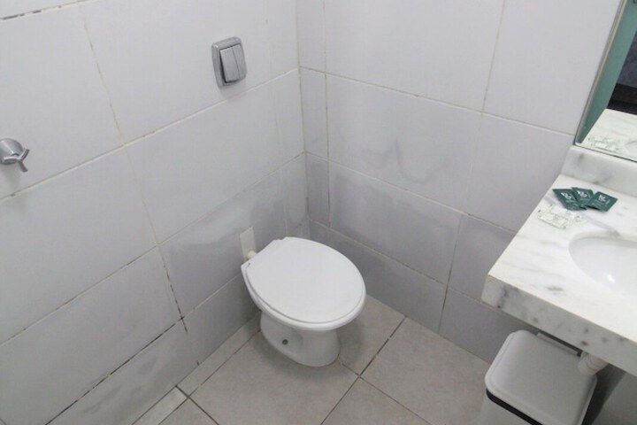 Room 10 of 14